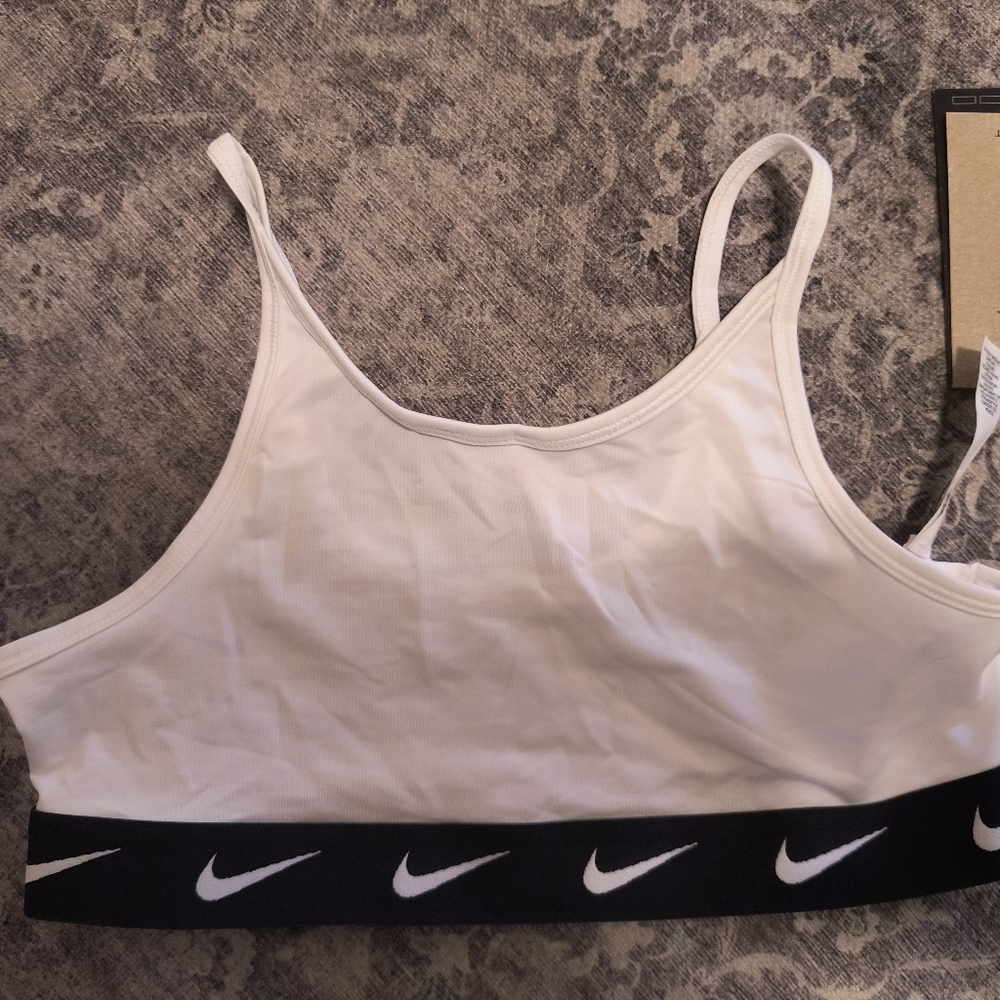 NWT Nike Girls Sports Bra Size Large